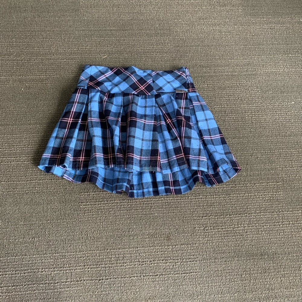 Blue pleaded plaid skirt